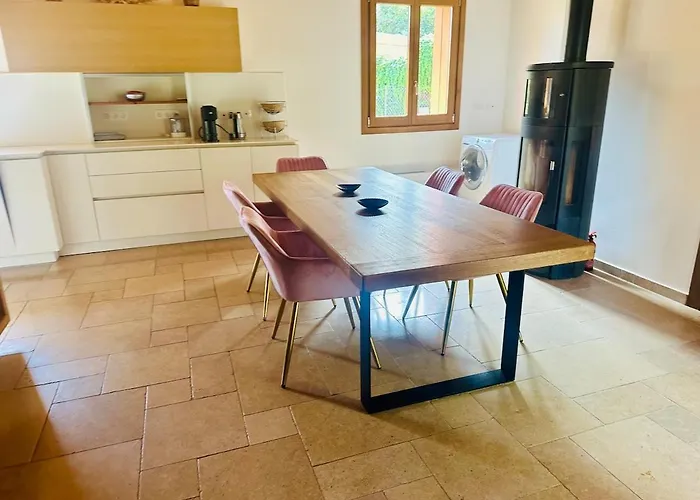 Unique Villa, Pool, Nature & Monaco On Foot * بوزولي